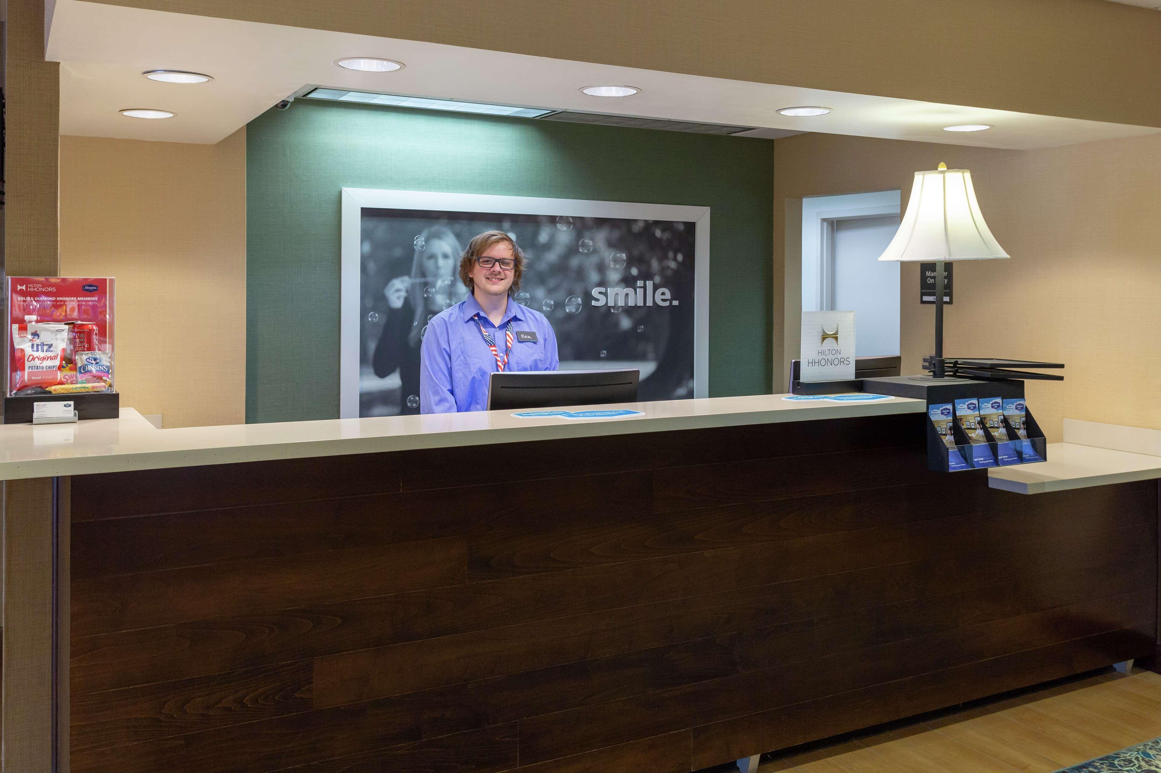 Hampton Inn Бедфорд Екстериор снимка