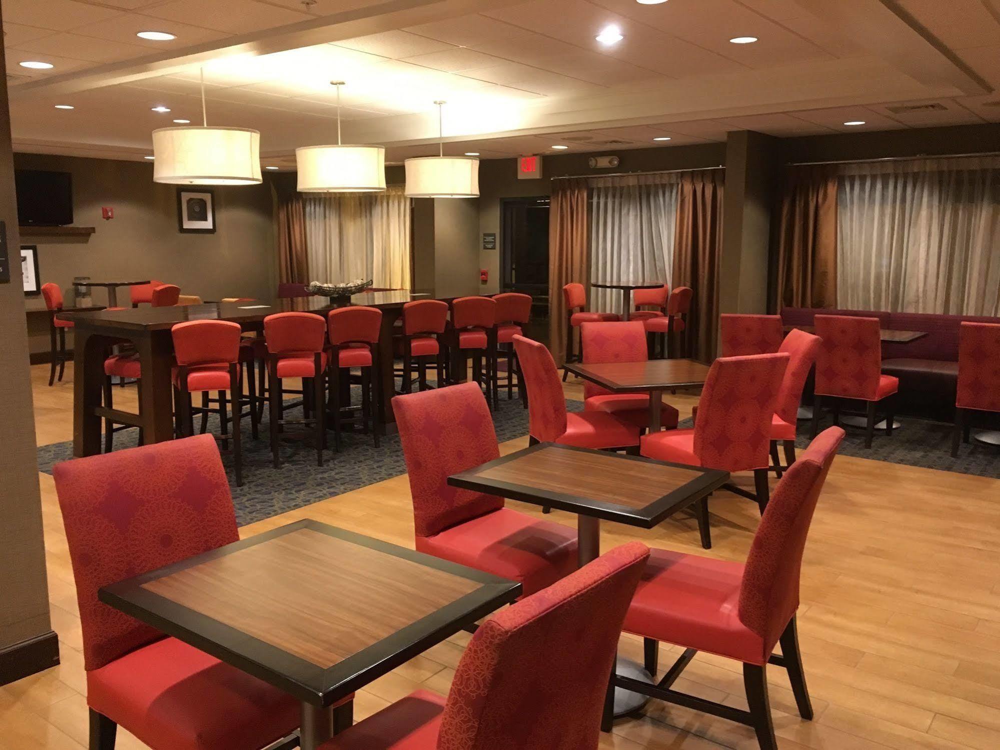 Hampton Inn Бедфорд Екстериор снимка